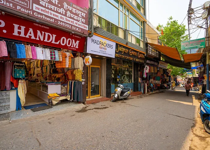 Madpackers Rishikesh Lakshman Jhula Hostel